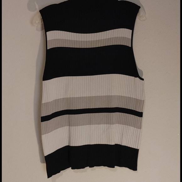 Liz Claiborne - Picture 3 of 3